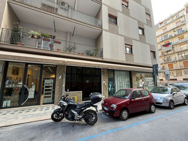 locale commerciale in vendita a Bari