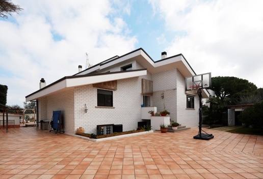 casa indipendente in vendita a Bari in zona Picone