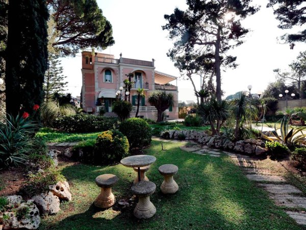 casa indipendente in vendita a Bari in zona Carbonara