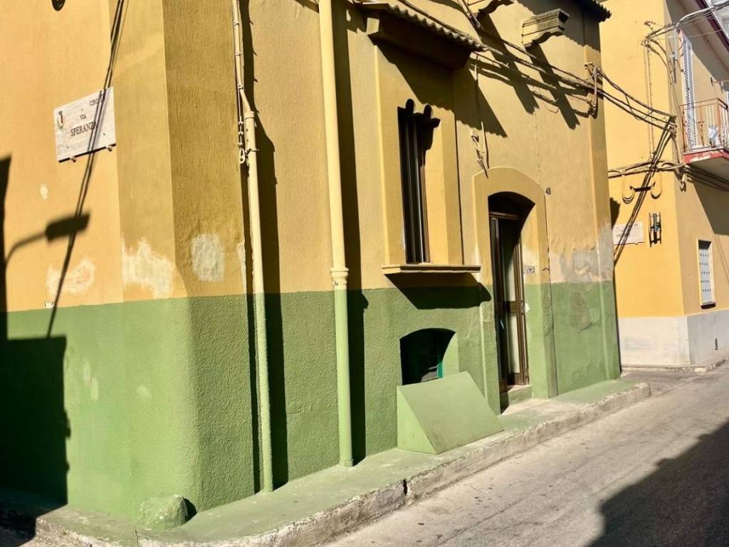 intera palazzina in vendita a Bari in zona Carbonara