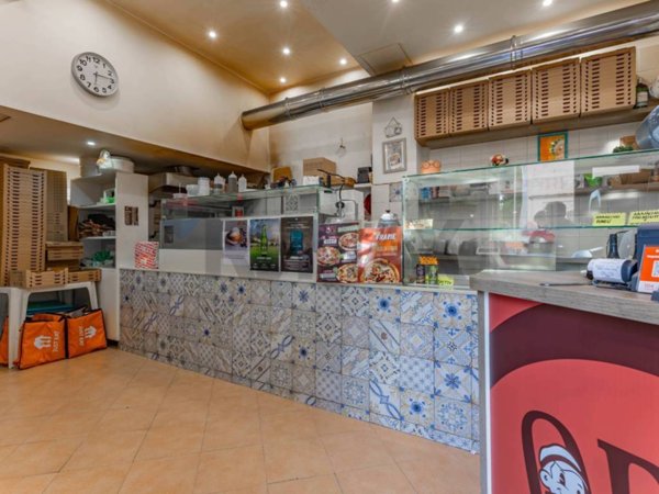 negozio in vendita a Bari in zona Carrassi