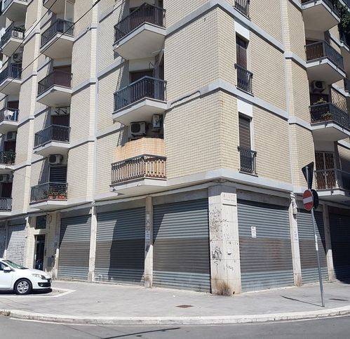 negozio in vendita a Bari in zona Libertà
