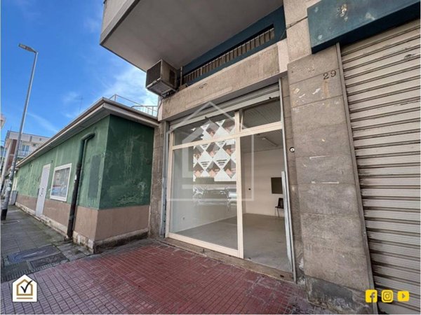 negozio in vendita a Bari in zona Poggiofranco