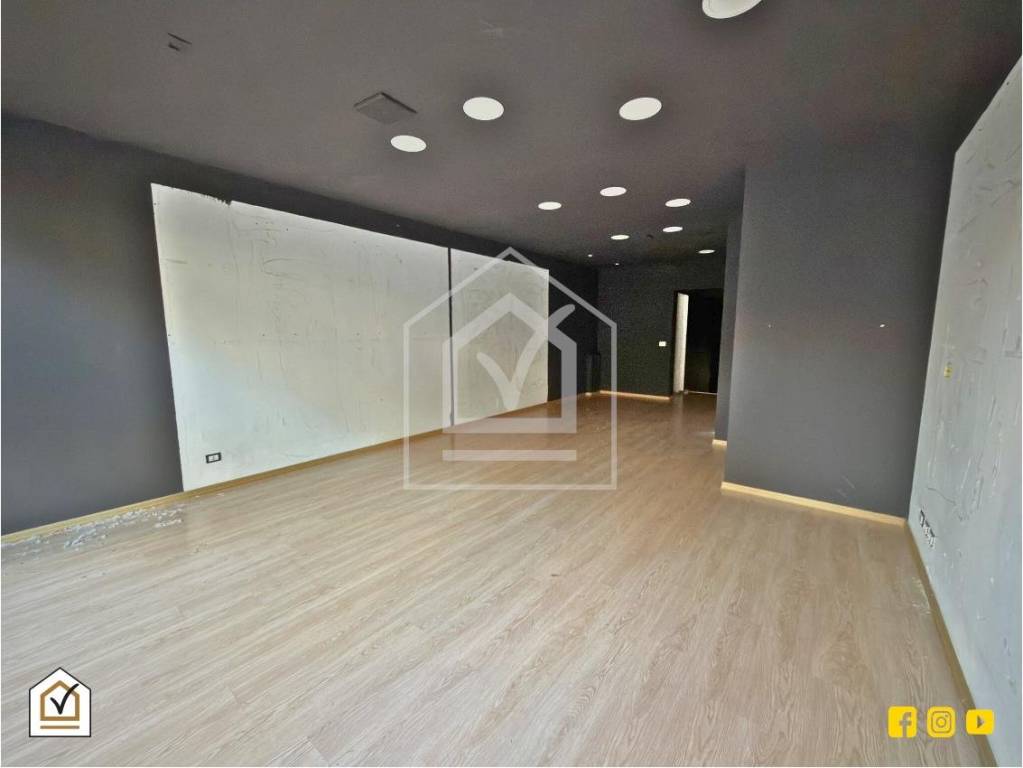 negozio in vendita a Bari in zona Poggiofranco