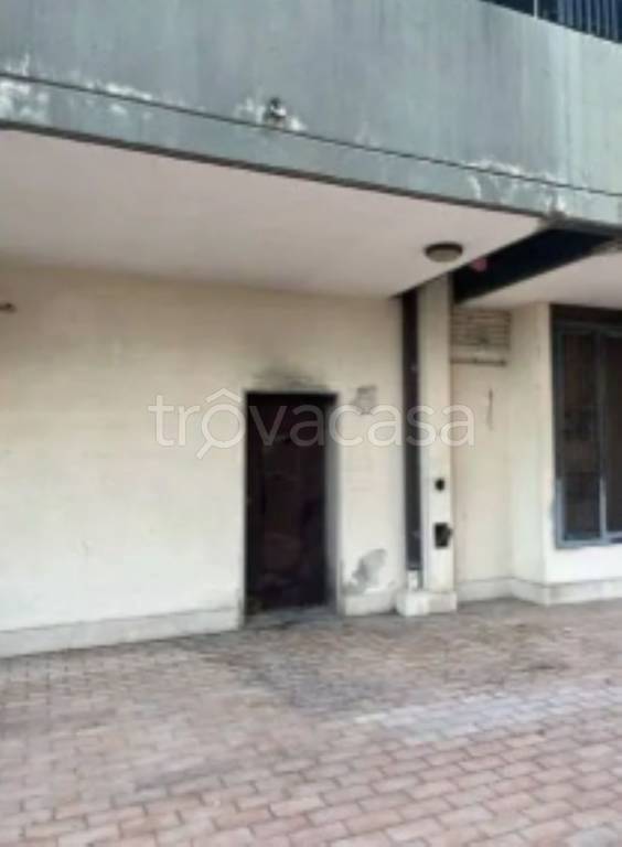 negozio in vendita a Bari in zona San Paolo