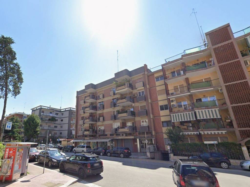 negozio in vendita a Bari in zona Poggiofranco
