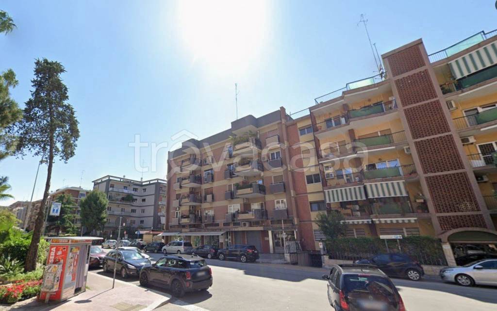 negozio in vendita a Bari in zona Poggiofranco