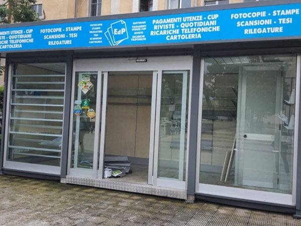 negozio in vendita a Bari in zona Picone