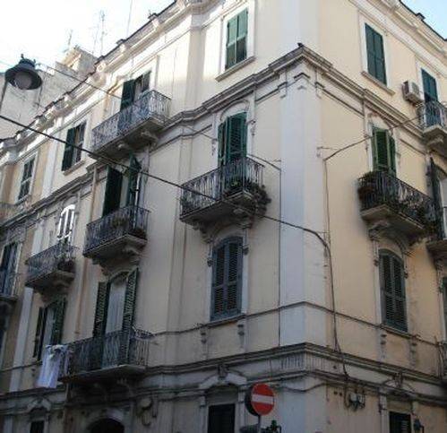 negozio in vendita a Bari in zona Murat