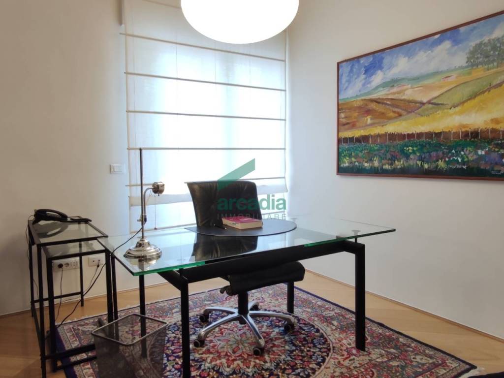 ufficio in vendita a Bari in zona Poggiofranco