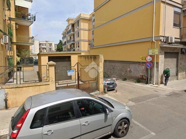 locale commerciale in vendita a Bari in zona Carrassi