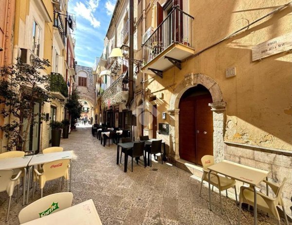 locale commerciale in vendita a Bari in zona Città Vecchia