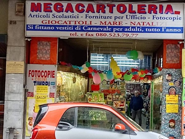negozio in vendita a Bari in zona Murat