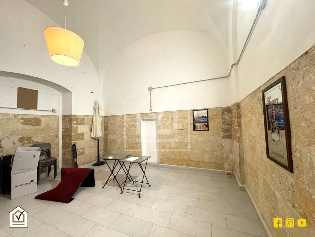 negozio in vendita a Bari in zona Murat