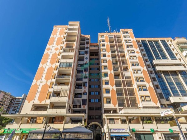 ufficio in vendita a Bari in zona Poggiofranco