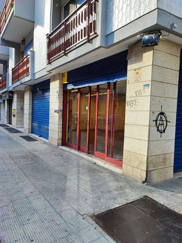 locale commerciale in vendita a Bari in zona Carrassi