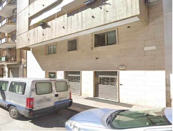 negozio in vendita a Bari in zona Murat