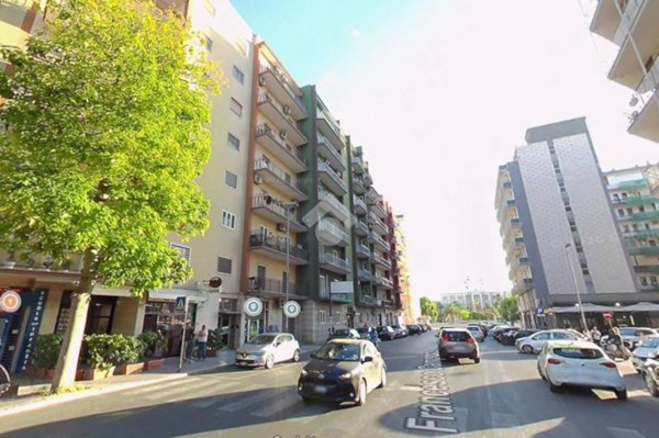 negozio in vendita a Bari in zona Picone