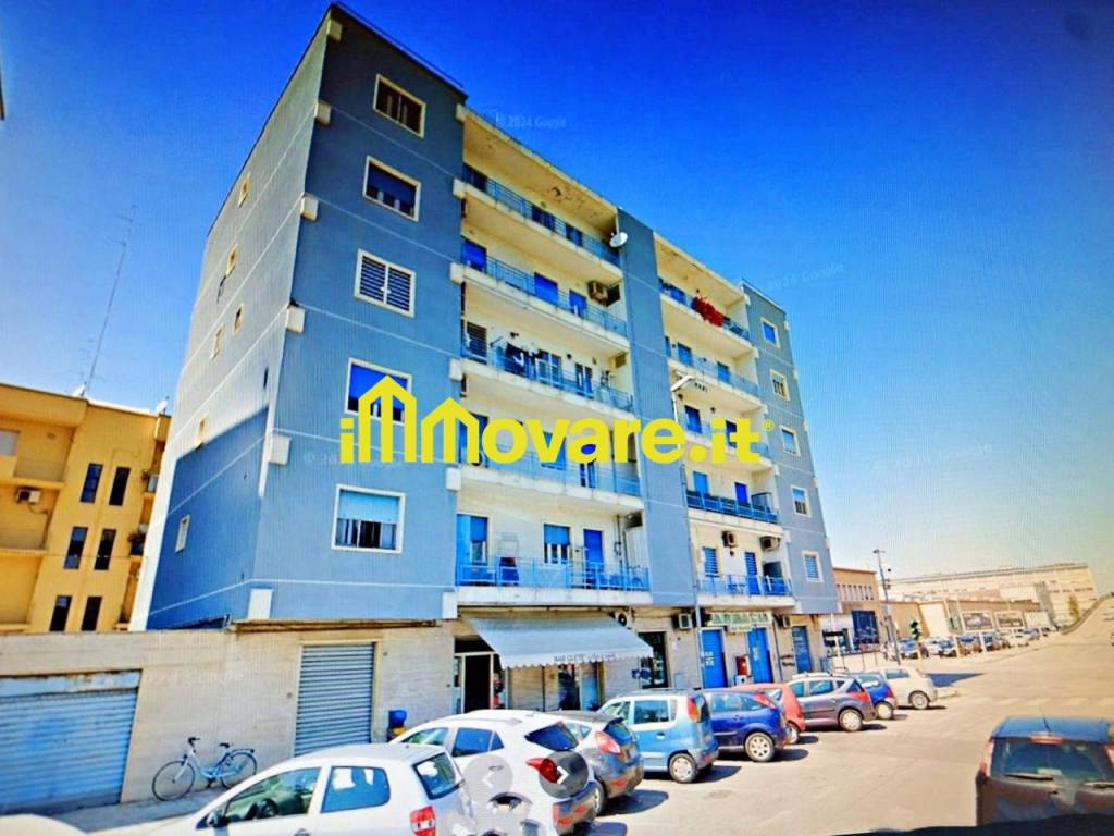 negozio in vendita a Bari in zona Torre a Mare