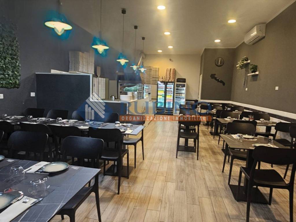 negozio in vendita a Bari in zona Picone