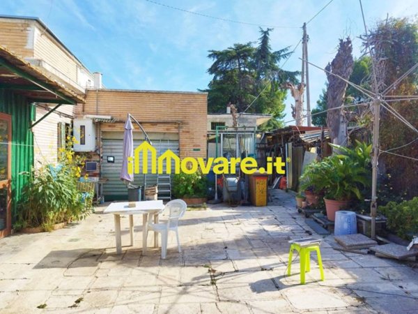 casa indipendente in vendita a Bari in zona Carbonara