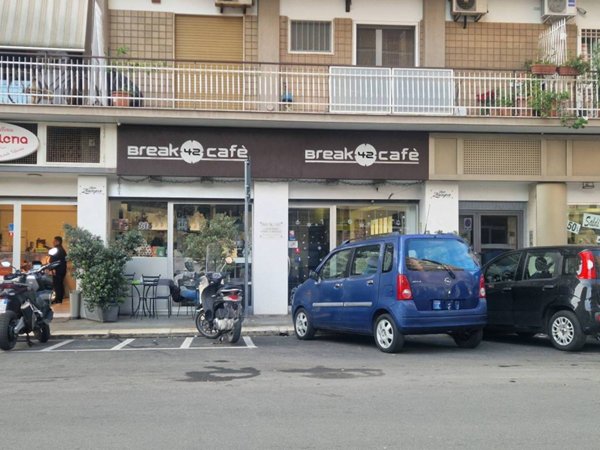 negozio in vendita a Bari in zona Picone