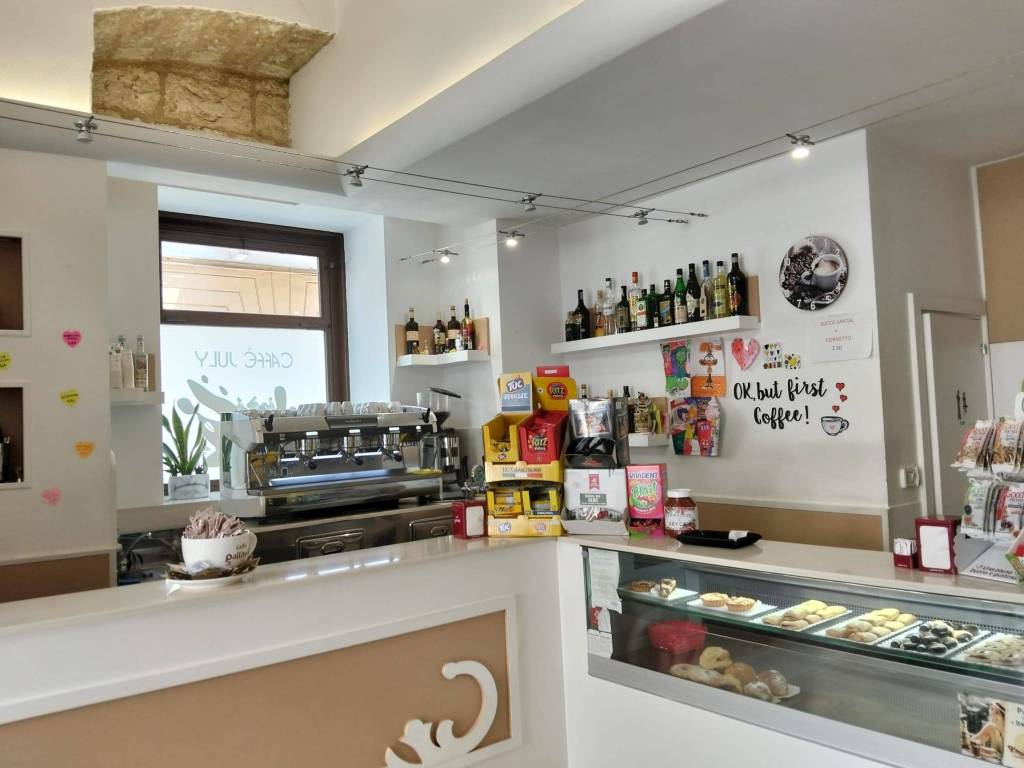 negozio in vendita a Bari in zona Murat