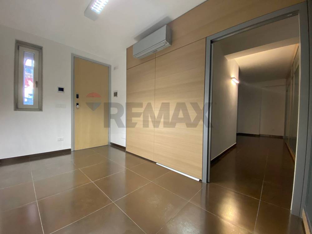 ufficio in vendita a Bari in zona Murat