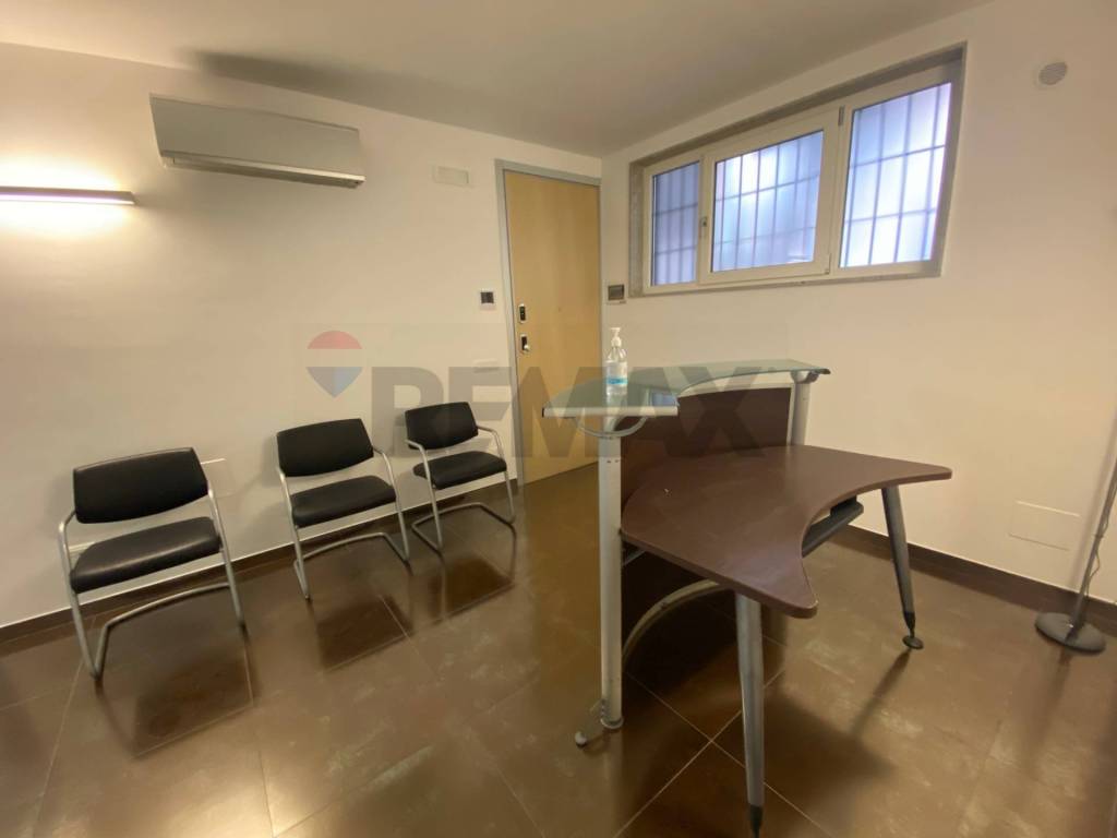 ufficio in vendita a Bari in zona Murat
