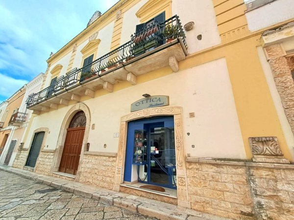 negozio in vendita a Bari in zona Carbonara
