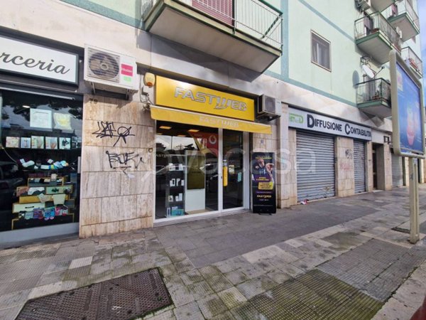 negozio in vendita a Bari in zona Carrassi