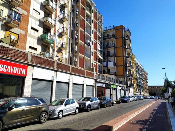 negozio in vendita a Bari in zona Carrassi