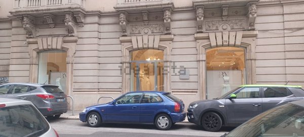 locale commerciale in vendita a Bari in zona Murat