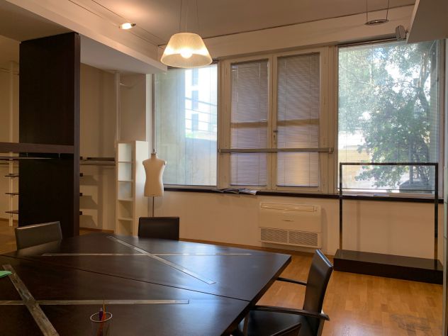 locale commerciale in vendita a Bari in zona Poggiofranco