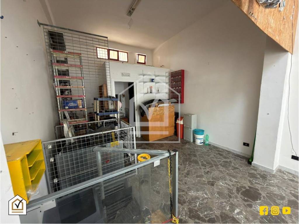 negozio in vendita a Bari in zona Poggiofranco