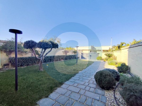casa indipendente in vendita a Bari in zona Torre a Mare