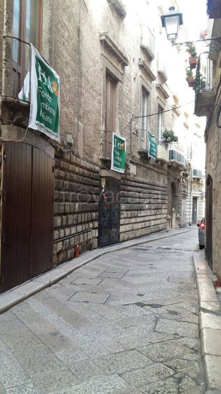 negozio in vendita a Bari in zona Città Vecchia