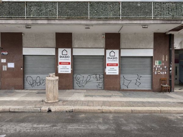 negozio in vendita a Bari in zona Mungivacca