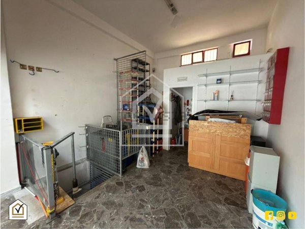 locale commerciale in vendita a Bari in zona Carrassi