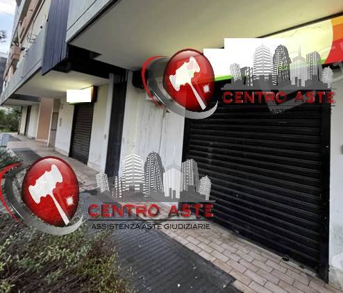 negozio in vendita a Bari in zona San Paolo