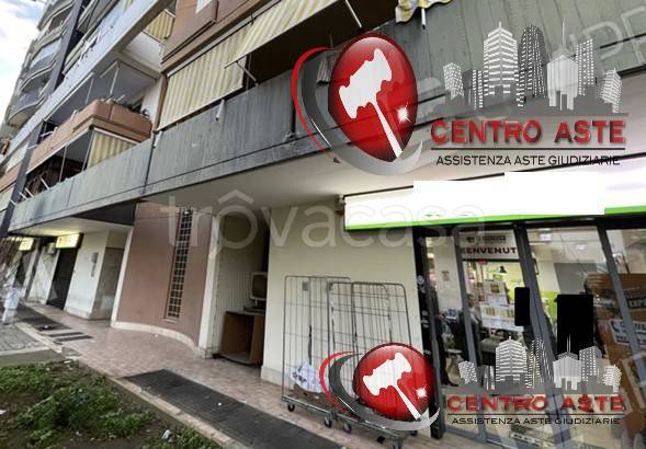 locale commerciale in vendita a Bari in zona San Paolo