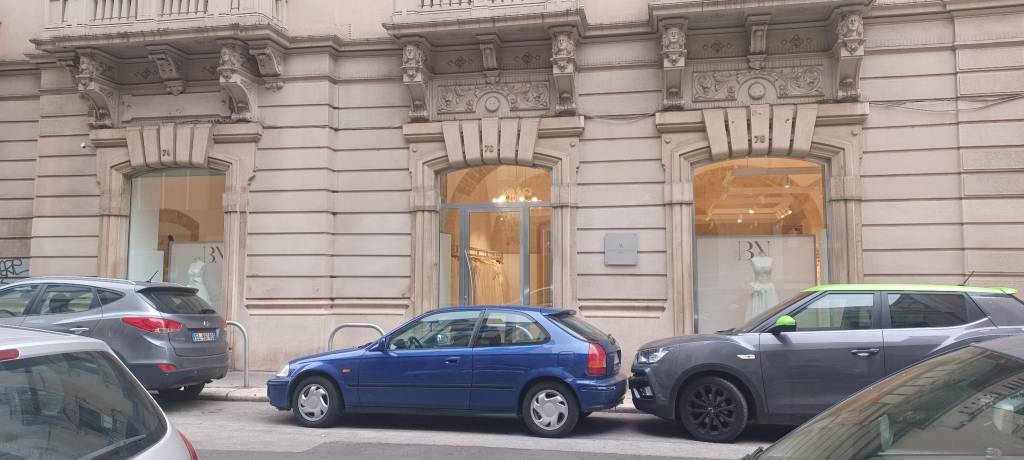 negozio in vendita a Bari in zona Murat