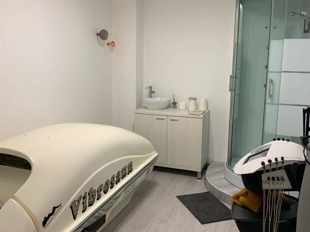 negozio in vendita a Bari in zona Murat