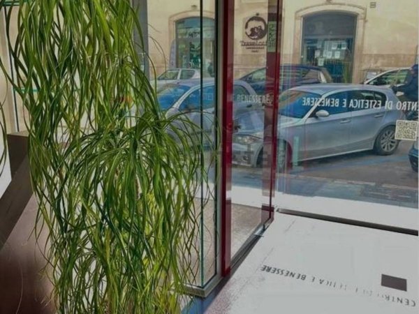 negozio in vendita a Bari in zona Murat