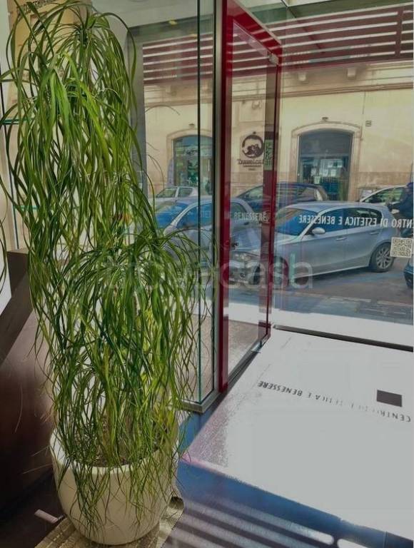 negozio in vendita a Bari in zona Murat