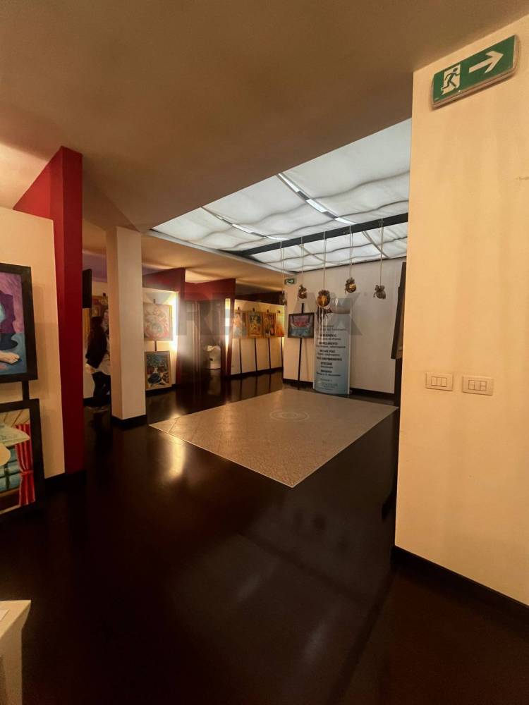 negozio in vendita a Bari in zona Murat