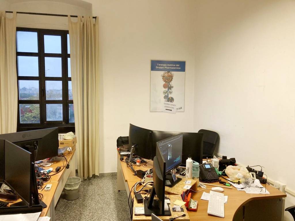 ufficio in vendita a Bari in zona Picone