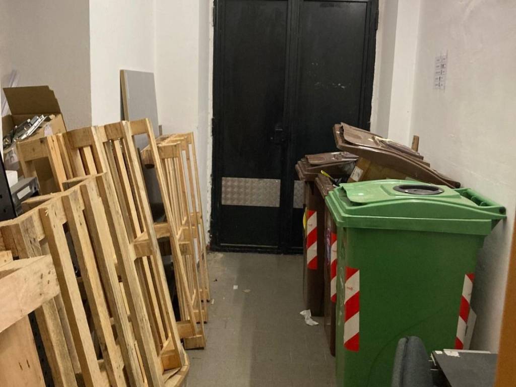 ufficio in vendita a Bari in zona Picone