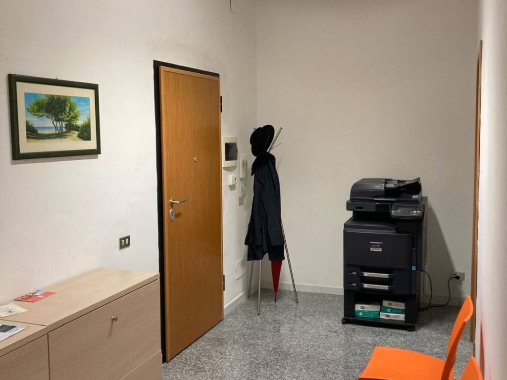ufficio in vendita a Bari in zona Picone
