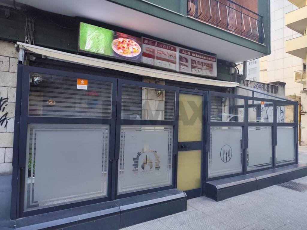 negozio in vendita a Bari in zona Picone